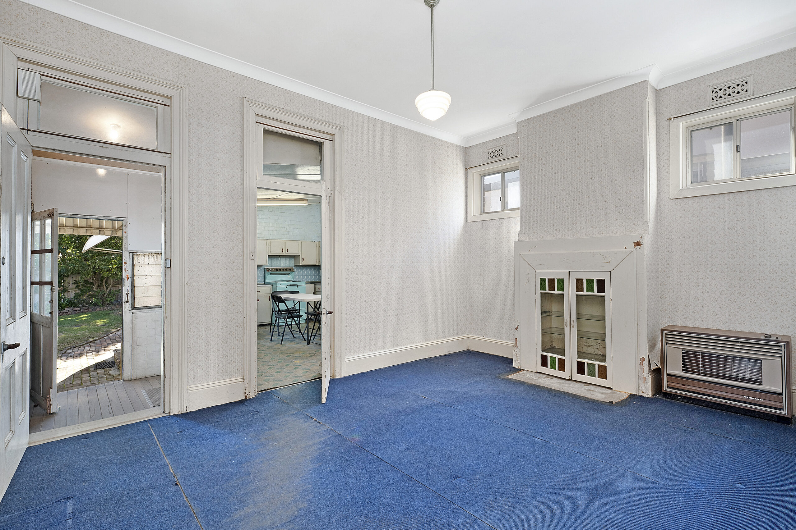 Living room before virtual staging